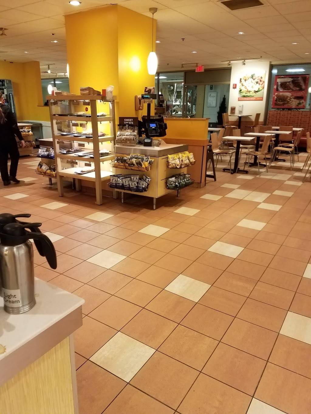 Au Bon Pain | cafe | St. Francis Hospital, 114 Woodland St., Hartford, CT 06105, USA | 8602418980 OR +1 860-241-8980