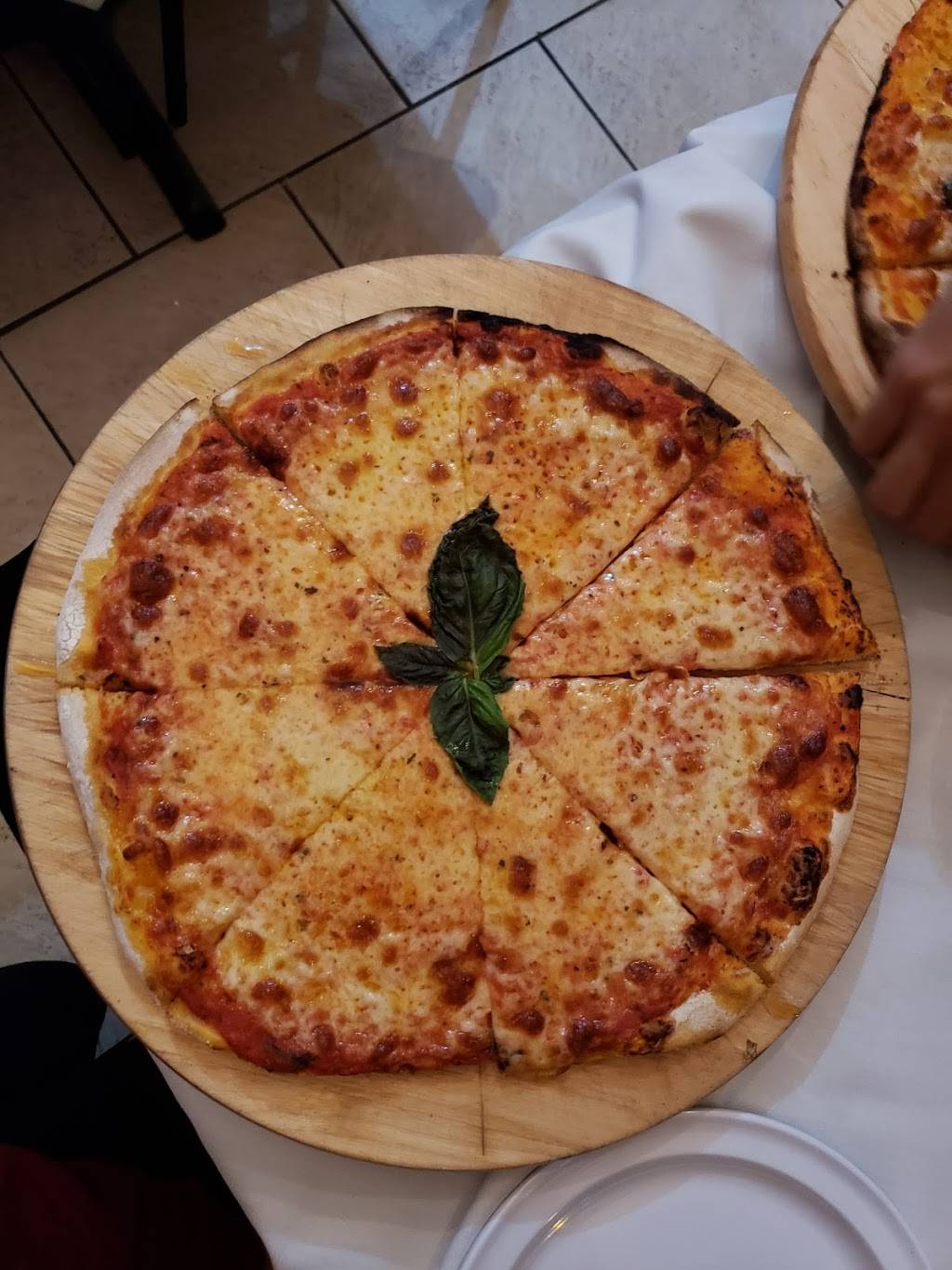 Andiamo Pizzaria | restaurant | 2814 N Halsted St, Chicago, IL 60657, USA | 7732503160 OR +1 773-250-3160