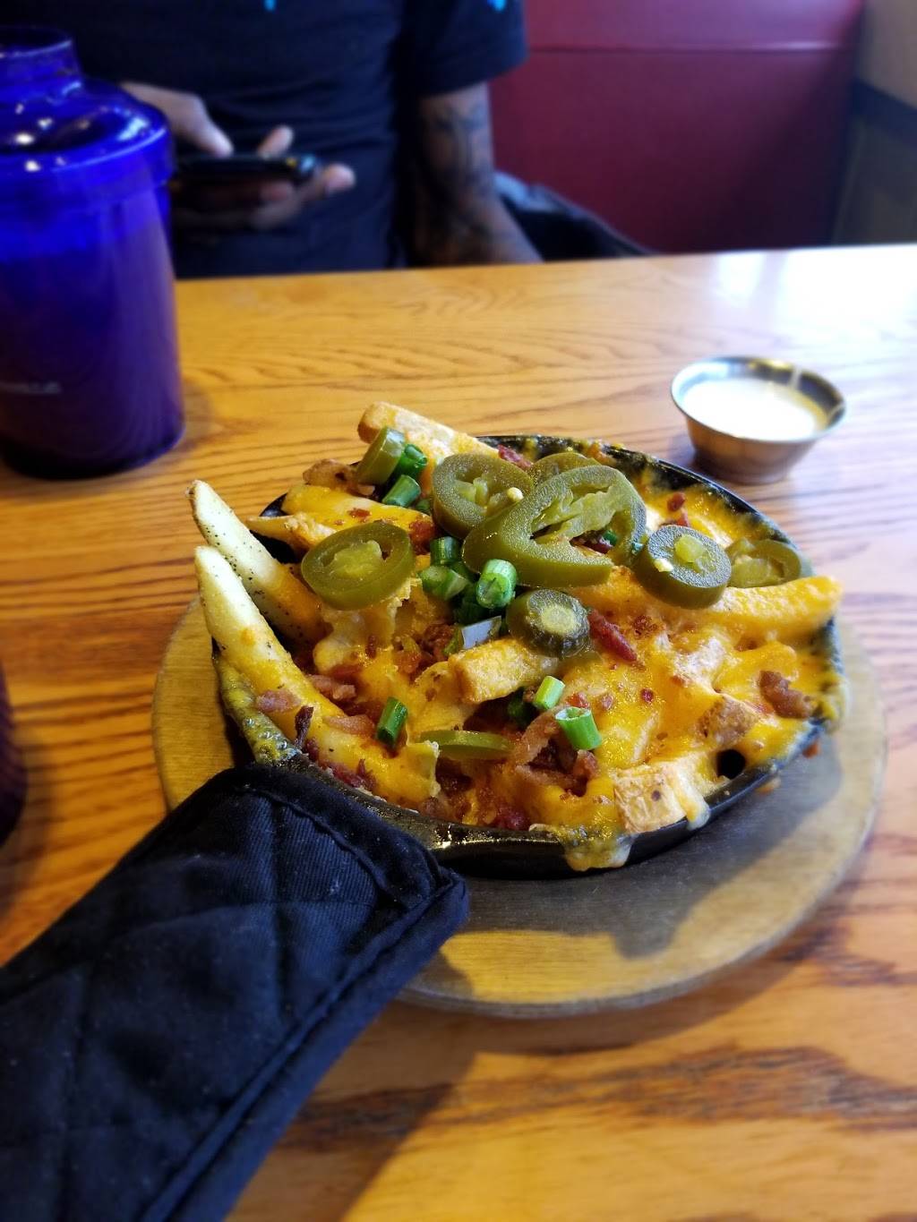 Chilis Grill & Bar | meal takeaway | 1752 E Market St, Harrisonburg, VA 22801, USA | 5405641142 OR +1 540-564-1142