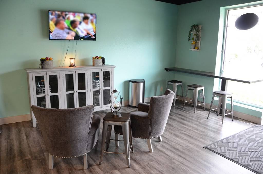 Dr. Smoothie | restaurant | 217 Lincoln Ave, Charleston, IL 61920, USA | 2173459305 OR +1 217-345-9305