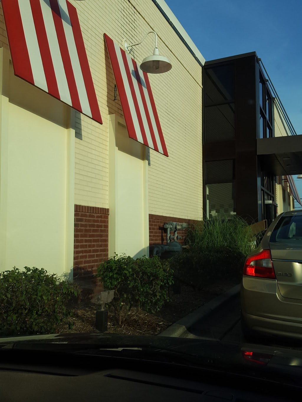 KFC | restaurant | 4650 W Tennessee St, Tallahassee, FL 32304, USA | 8505808502 OR +1 850-580-8502
