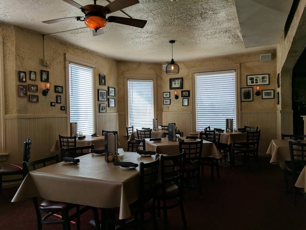 Ferrantes Restaurant | restaurant | 10404 N Port Washington Rd, Mequon, WI 53092, USA | 2622415420 OR +1 262-241-5420