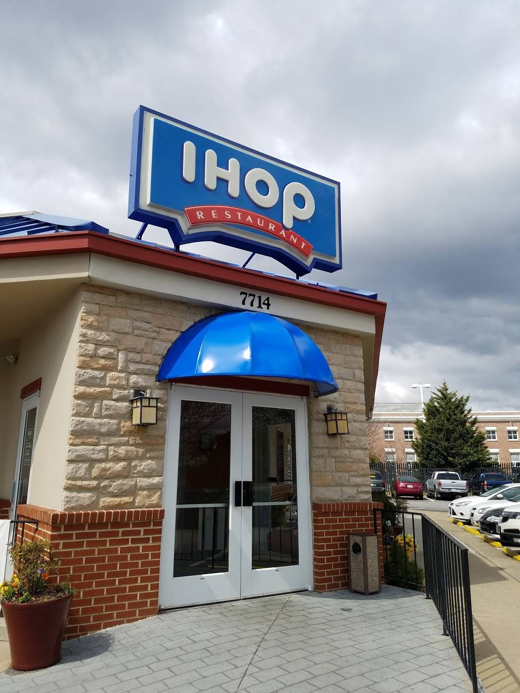 IHOP | restaurant | 7714 Midlothian Turnpike, Richmond, VA 23235, USA | 8043271650 OR +1 804-327-1650
