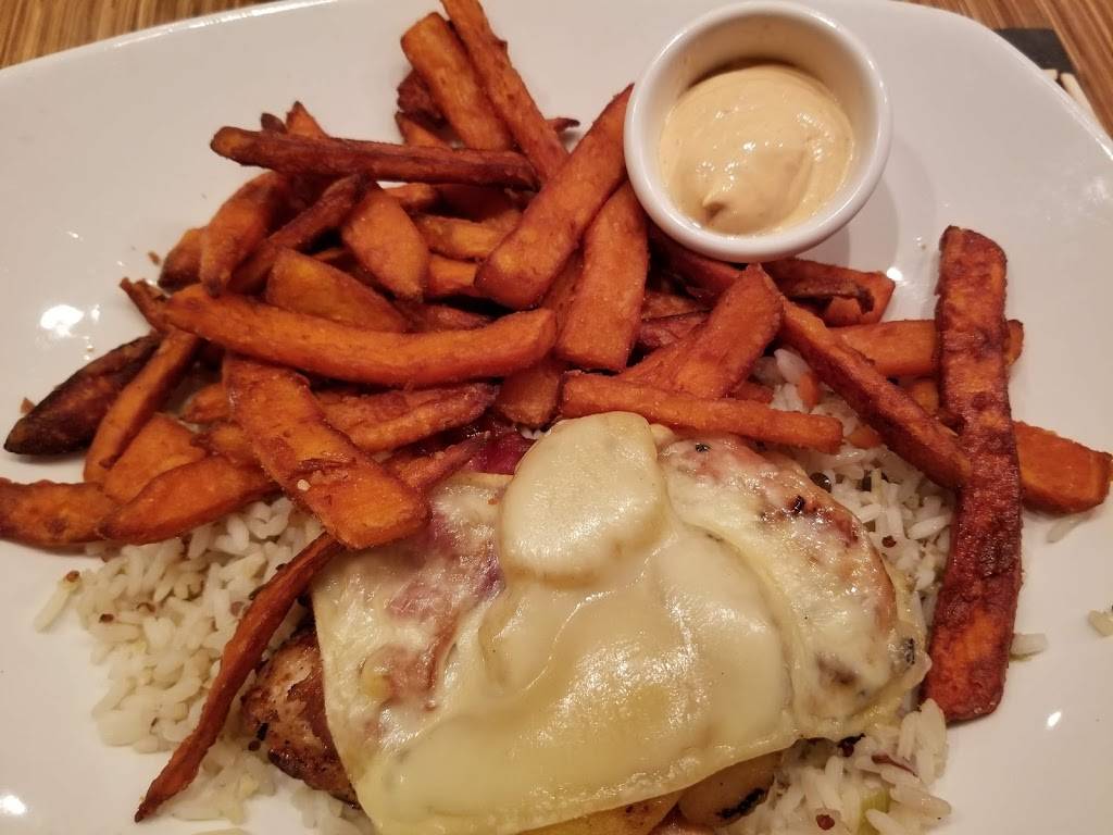 Rôtisserie St-Hubert | restaurant | 2484 St Joseph Blvd, Orléans, ON K1C 1G1, Canada | 6138243267 OR +1 613-824-3267