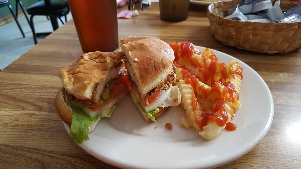 Adrians Diner | restaurant | 5443 Broad St N, Trezevant, TN 38258, USA | 7316693966 OR +1 731-669-3966