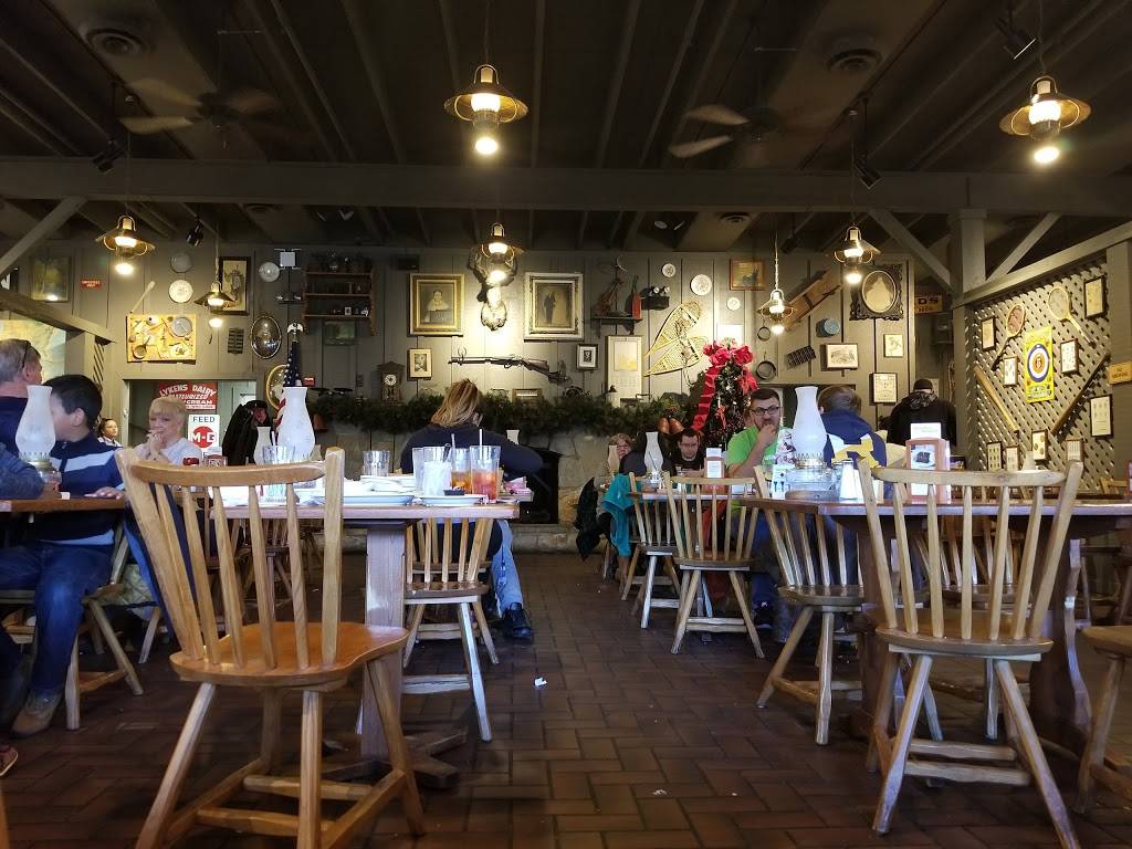 Cracker Barrel Old Country Store | restaurant | 4 Tower Way, Clifton Park, NY 12065, USA | 5183738156 OR +1 518-373-8156