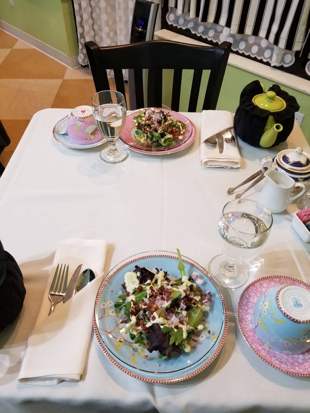 Sisters Tea Parlor & Boutique | restaurant | 4765 Fox Run, Buckner, KY 40010, USA | 5022226420 OR +1 502-222-6420