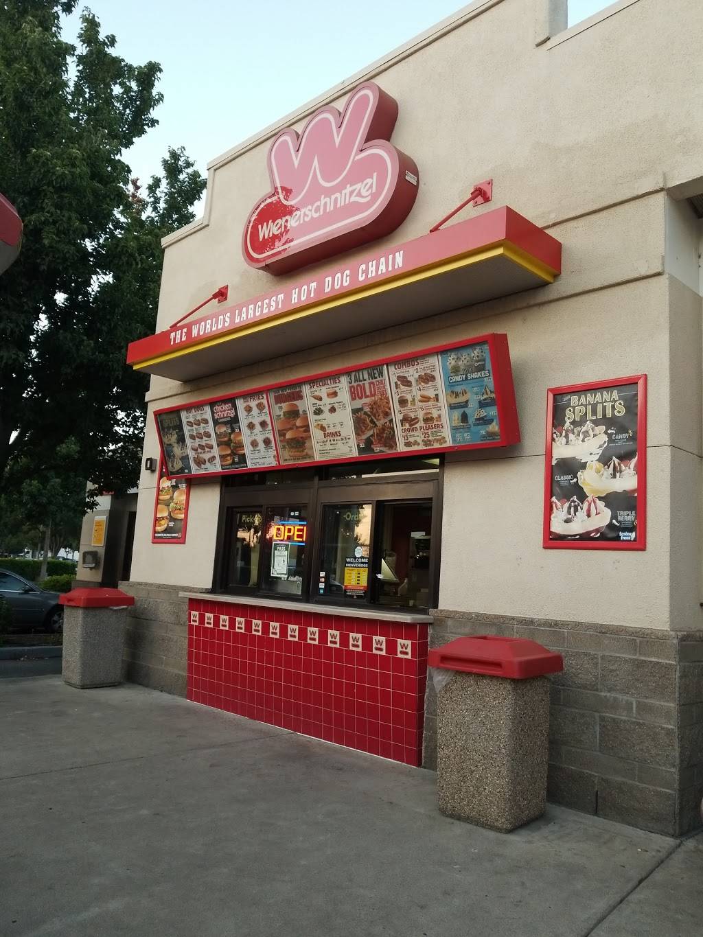 Wienerschnitzel | restaurant | 3591 Bradshaw Rd, Sacramento, CA 95827, USA | 9169705470 OR +1 916-970-5470