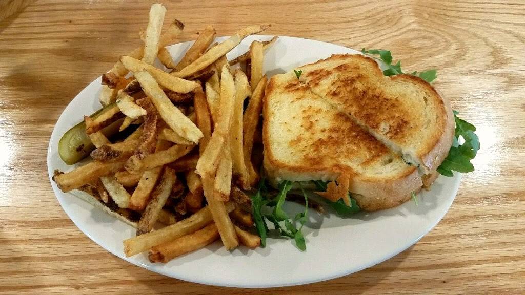 Three Ponds | restaurant | 12 VT-15, West Danville, VT 05873, USA | 8022273300 OR +1 802-227-3300