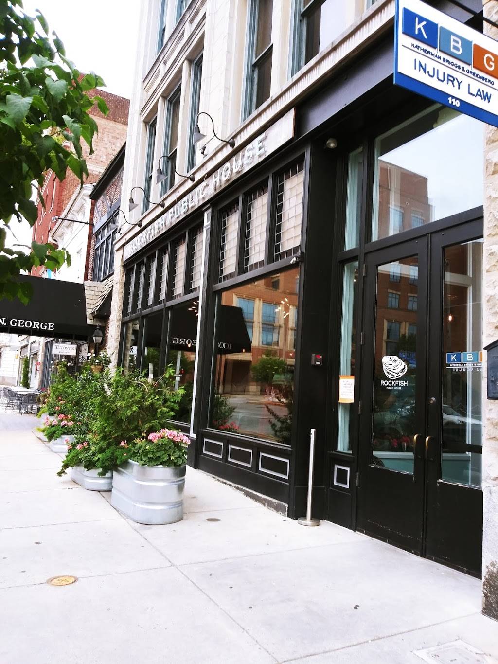 Rockfish Public House | restaurant | 110 N George St, York, PA 17401, USA | 7178935928 OR +1 717-893-5928