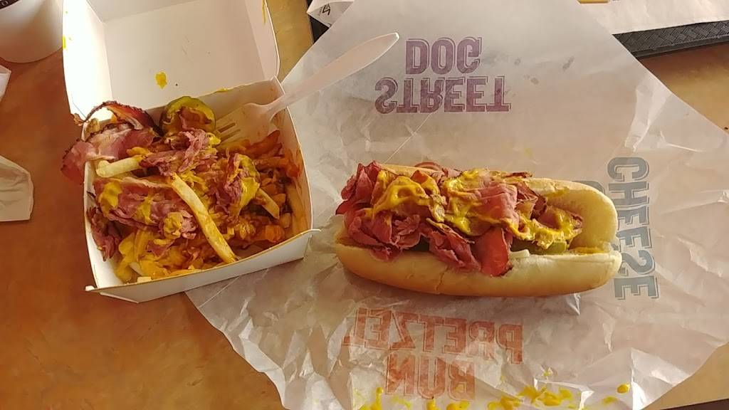 Wienerschnitzel | restaurant | 1760 S Rainbow Blvd, Las Vegas, NV 89102, USA | 7028773314 OR +1 702-877-3314