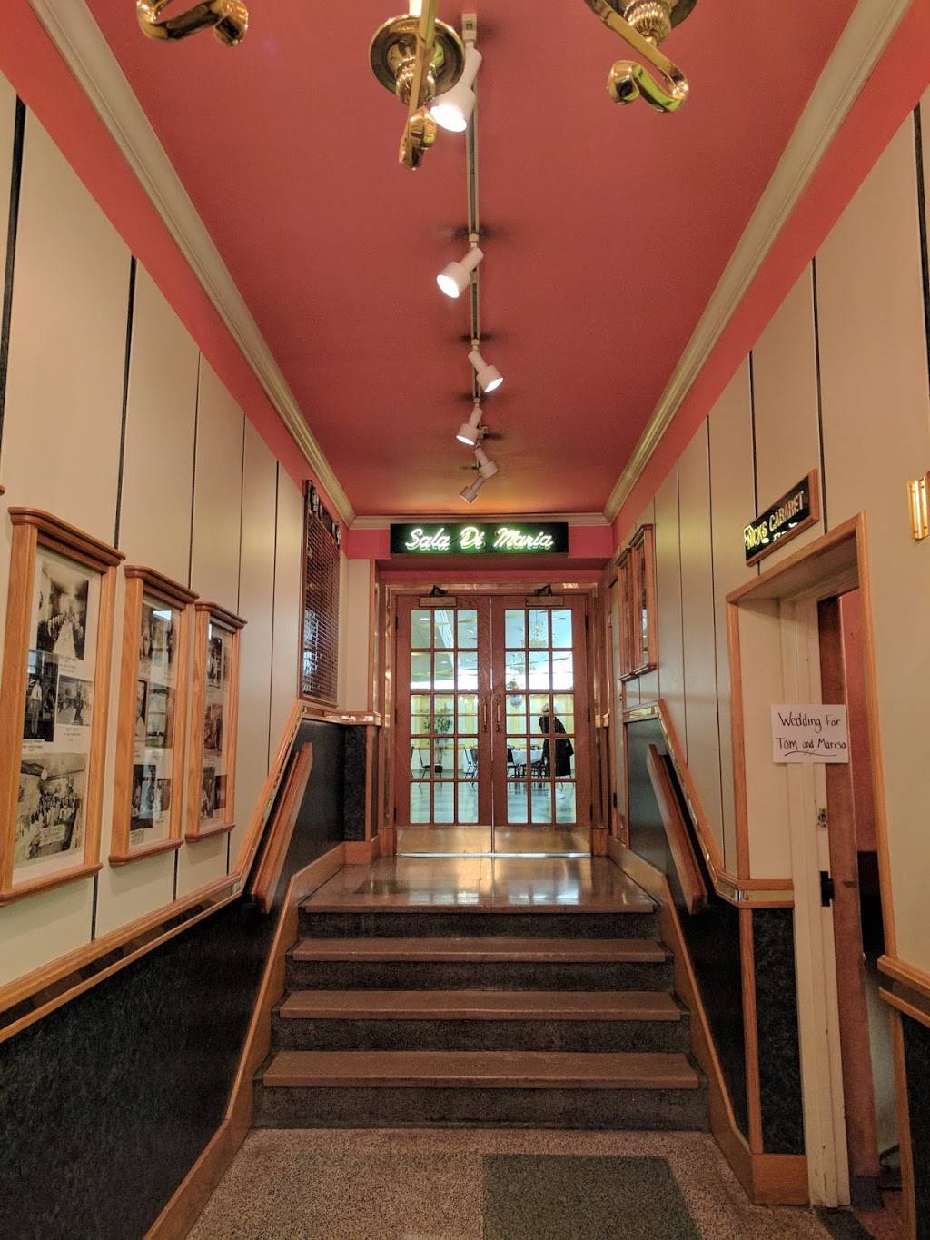 The Como Restaurant and Lounge | restaurant | 2220 Pine Ave, Niagara Falls, NY 14301, USA | 7162859341 OR +1 716-285-9341