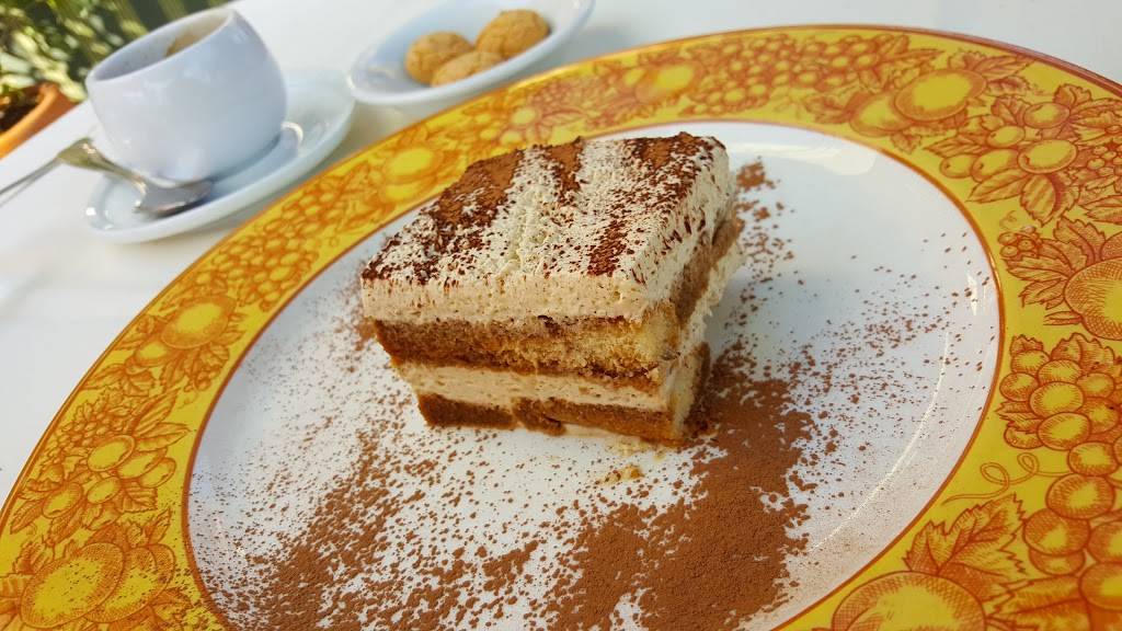 Mollies | restaurant | 1218 State St, Santa Barbara, CA 93101, USA | 8057068874 OR +1 805-706-8874