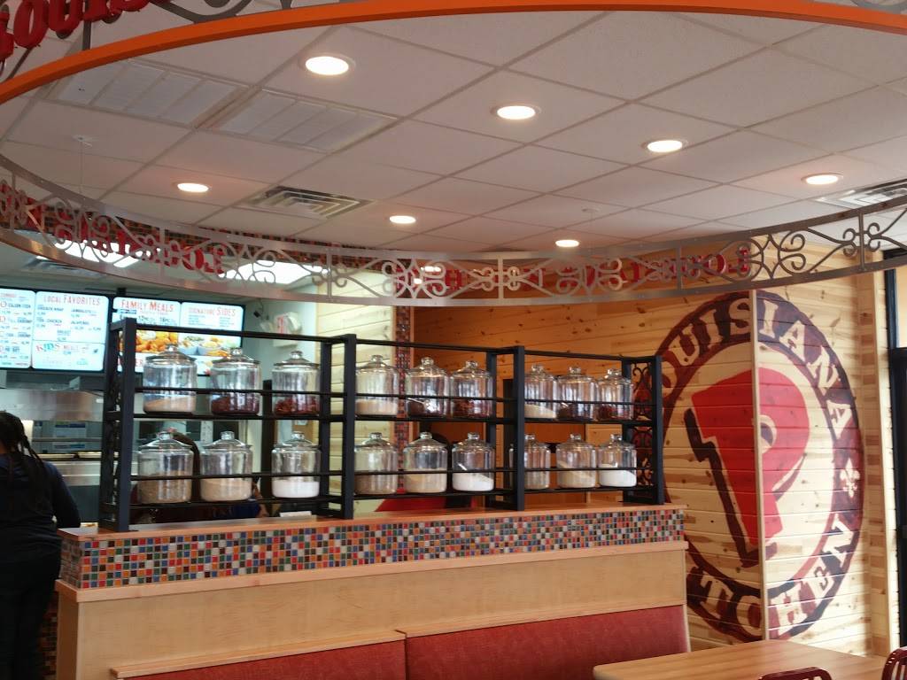 Popeyes Louisiana Kitchen | restaurant | 630 S R L Thornton Freeway Service Rd, Dallas, TX 75203, USA | 2149410715 OR +1 214-941-0715