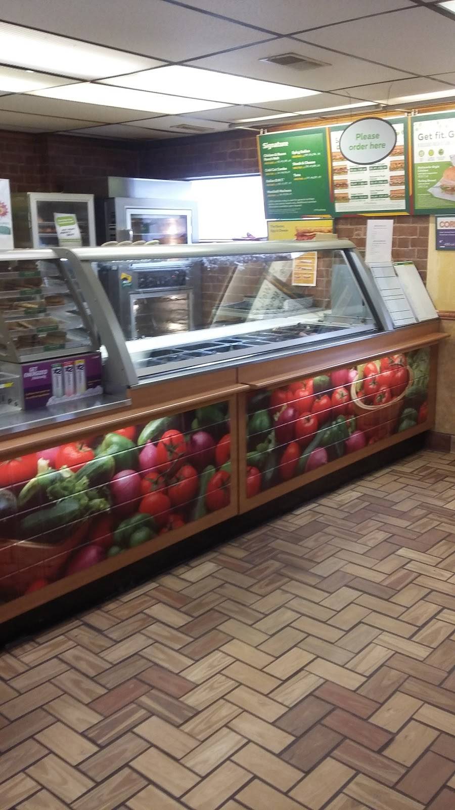 Subway Restaurants | restaurant | 11 HC 76, Hinton, WV 25951, USA | 3044666878 OR +1 304-466-6878