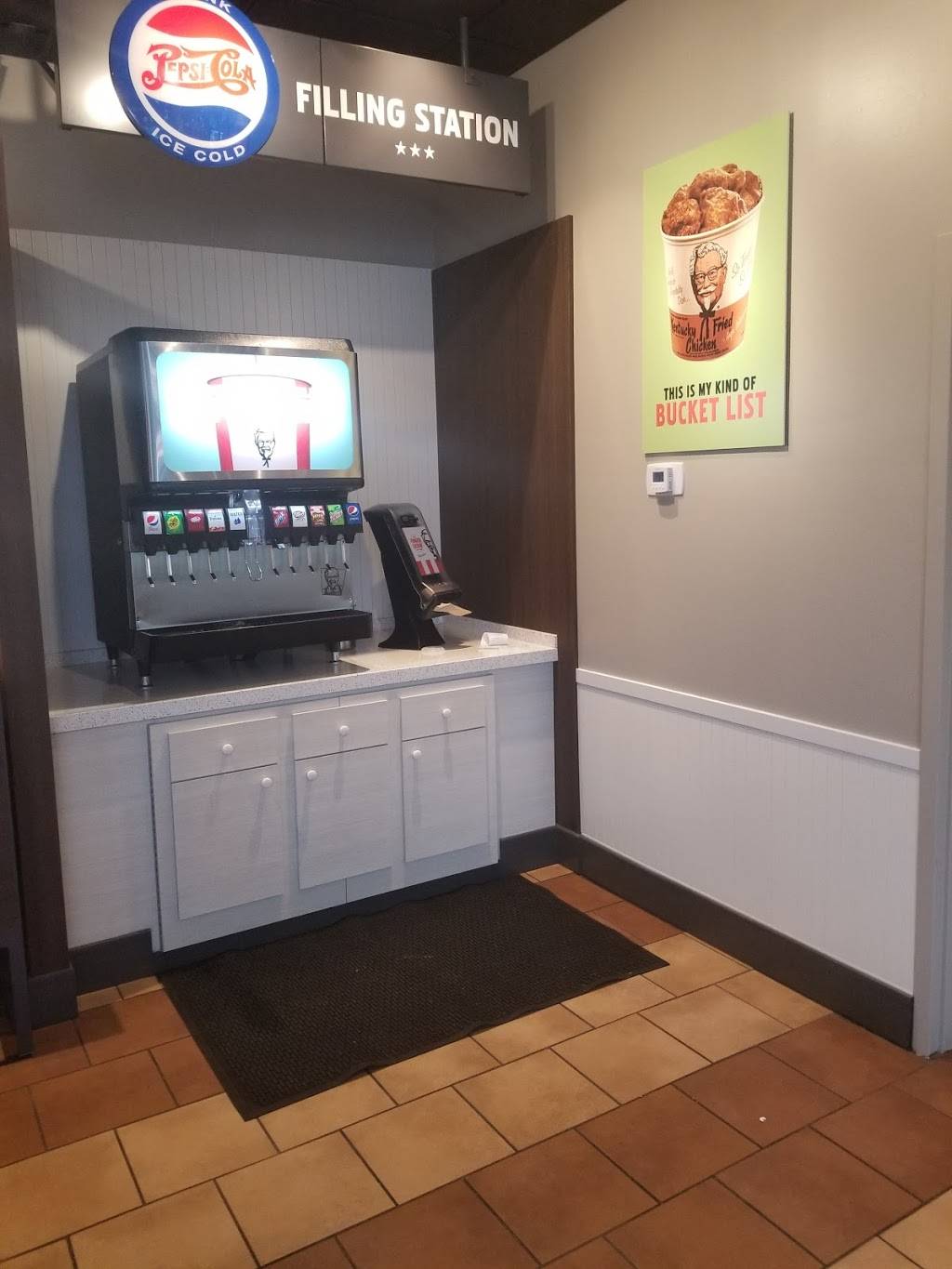 KFC | restaurant | 4914 W Main St, Belleville, IL 62226, USA | 6182351020 OR +1 618-235-1020