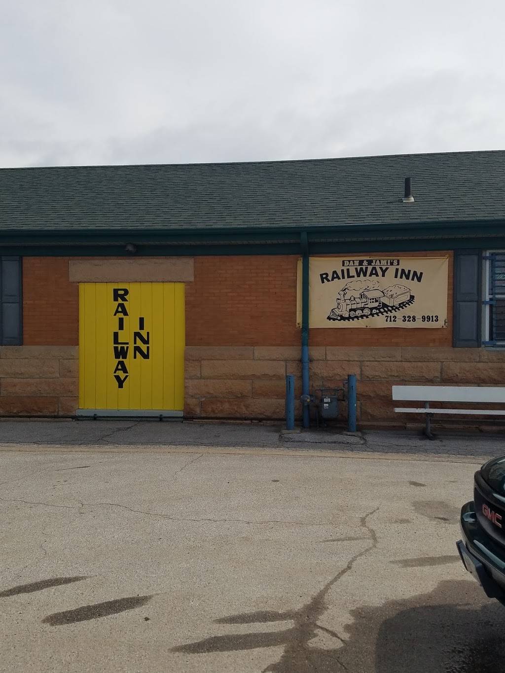 Dan & Jamis Railway Grill & Bar | restaurant | 115 S 12th St, Council Bluffs, IA 51501, USA | 7123289913 OR +1 712-328-9913