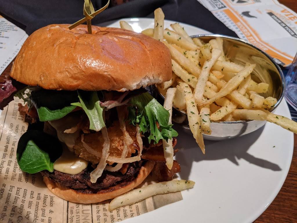 ViewHouse Colorado Springs | restaurant | 7114 Campus Dr, Colorado Springs, CO 80920, USA | 7193944137 OR +1 719-394-4137