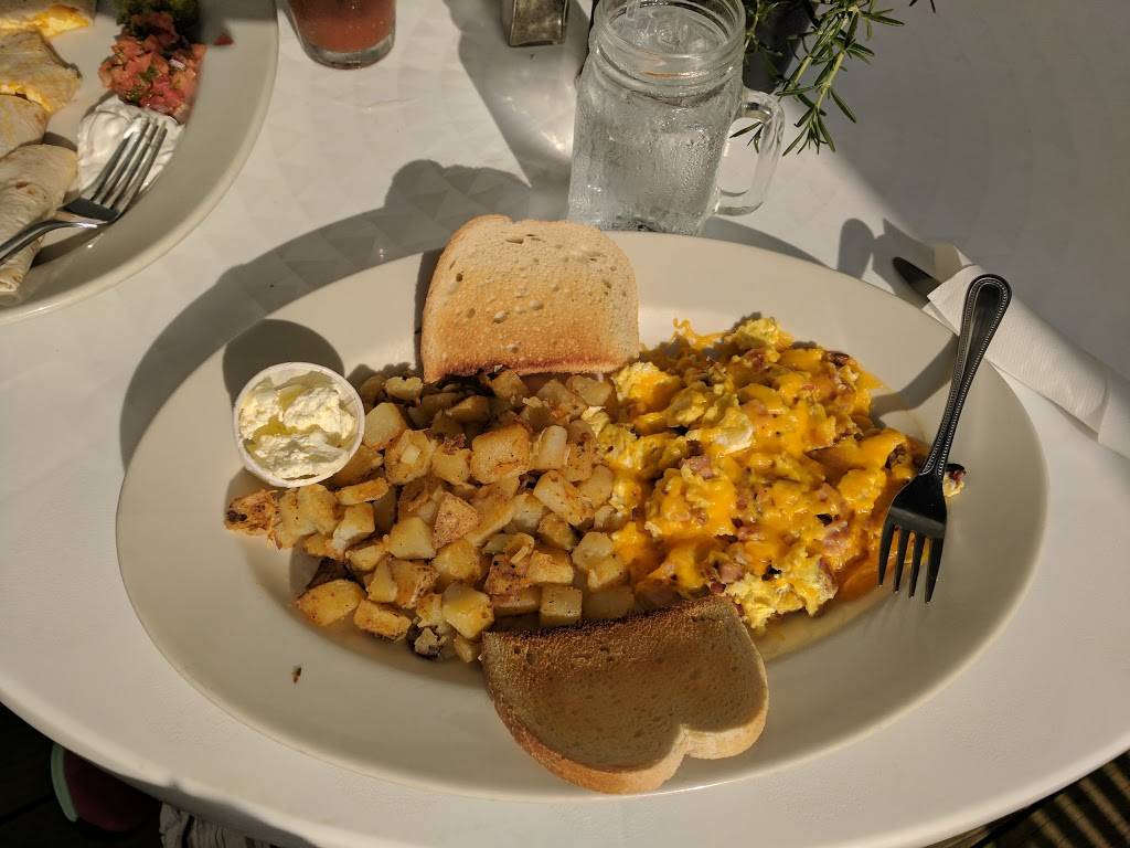 Vittles & Vine | restaurant | S42W31428 WI-83, Waukesha, WI 53189, USA | 2629689463 OR +1 262-968-9463