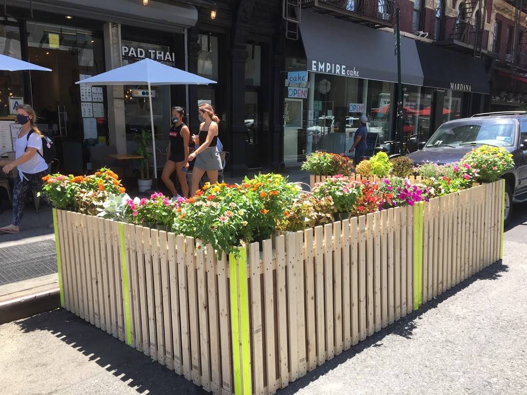 Pad Thai Noodle Lounge | restaurant | 114 8th Ave, New York, NY 10011, USA | 2126916226 OR +1 212-691-6226