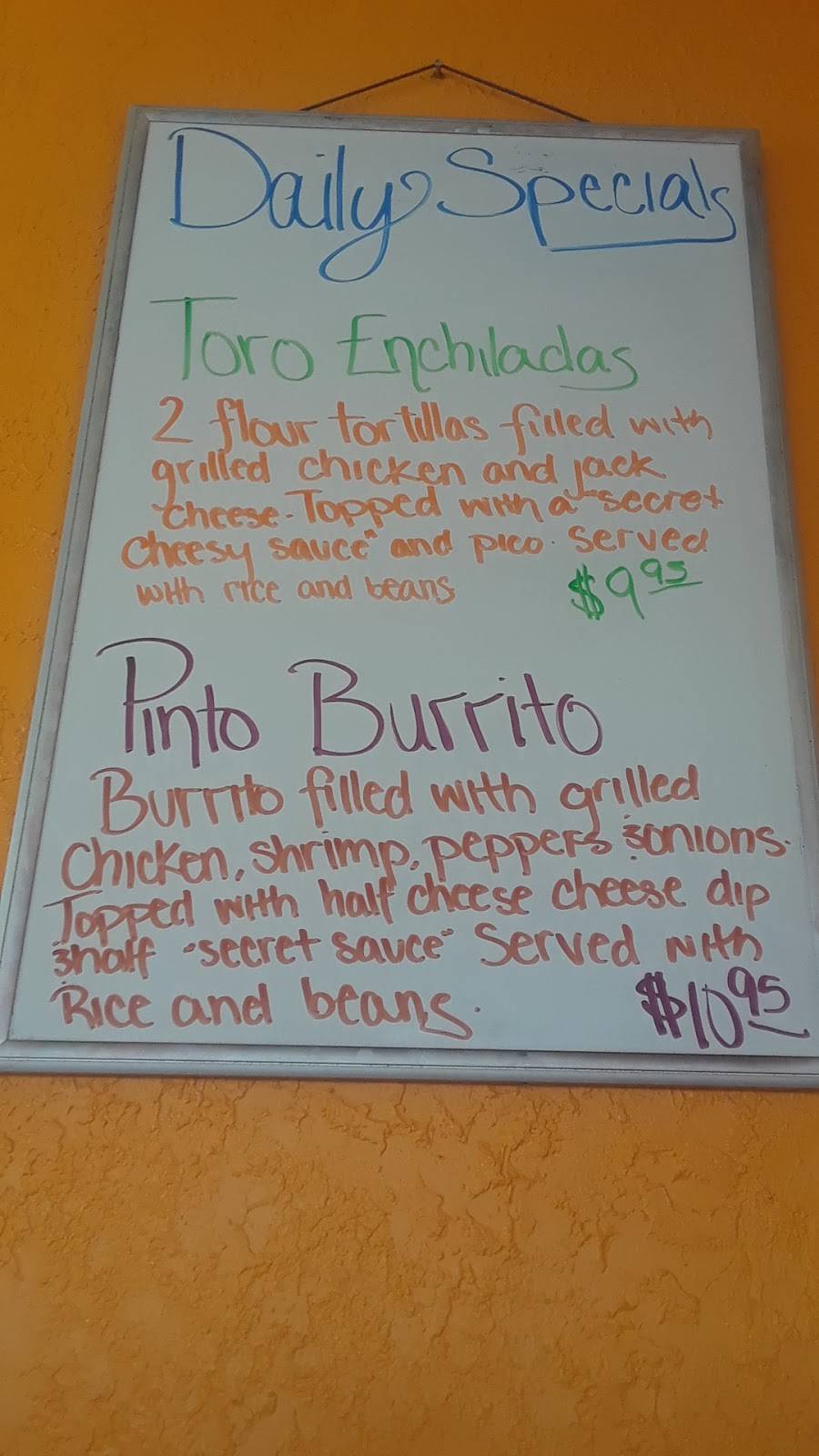 El Toro Family Mexican Restaurant | restaurant | 3100 MO-13, Higginsville, MO 64037, USA | 6605845353 OR +1 660-584-5353