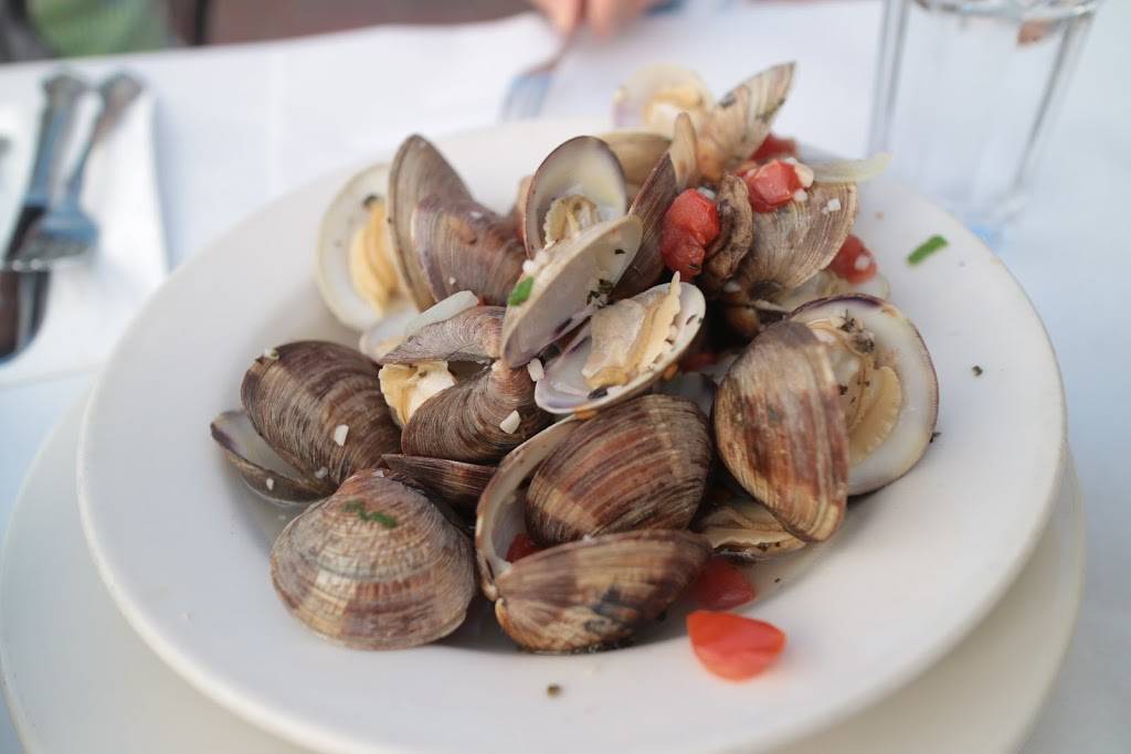 Sea Harvest | restaurant | 100 Crossroads Blvd A, Carmel-By-The-Sea, CA 93923, USA | 8316263626 OR +1 831-626-3626