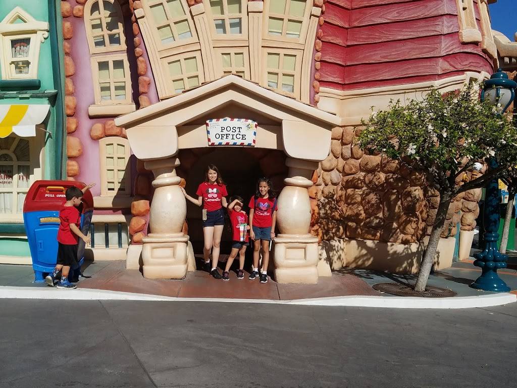 Goofys Kitchen | restaurant | Disneyland Hotel, Anaheim, CA 92802, USA | 7147813463 OR +1 714-781-3463