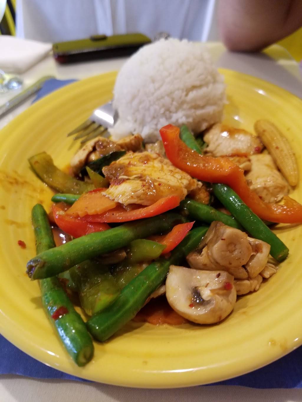 Lemon Thai Cuisine | restaurant | 555 Washington St, Wellesley, MA 02482, USA | 7812376996 OR +1 781-237-6996