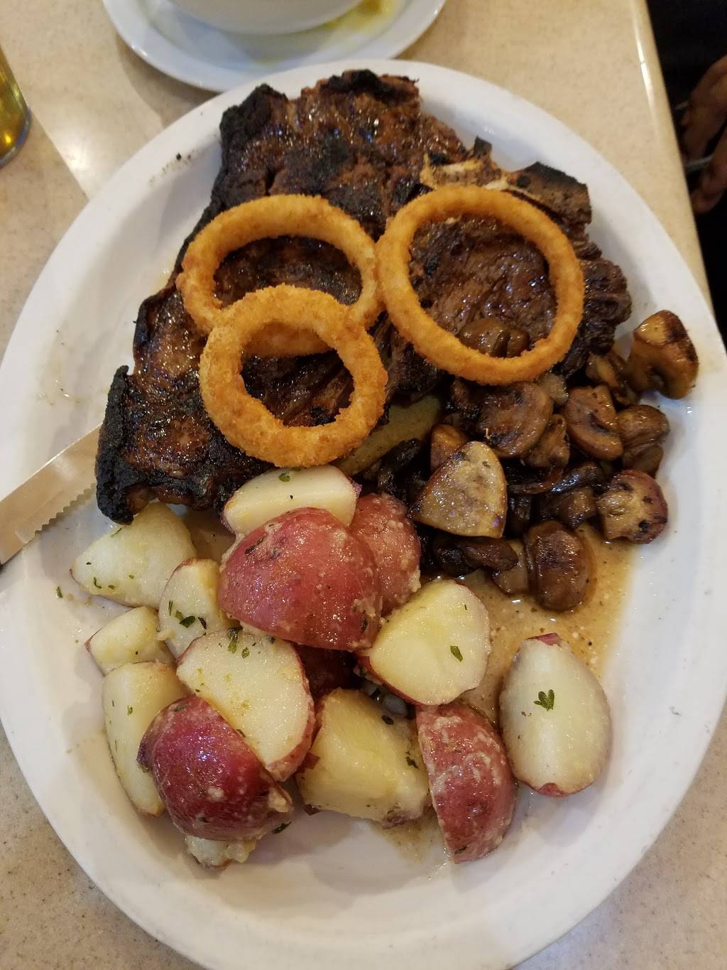 Omega Restaurant | restaurant | 3473 S 27th St, Milwaukee, WI 53215, USA | 4146456595 OR +1 414-645-6595