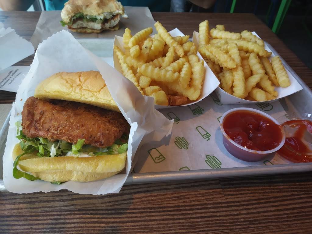 Shake Shack | restaurant | 2090 Mall Walk, Yonkers, NY 10704, USA | 9142891301 OR +1 914-289-1301