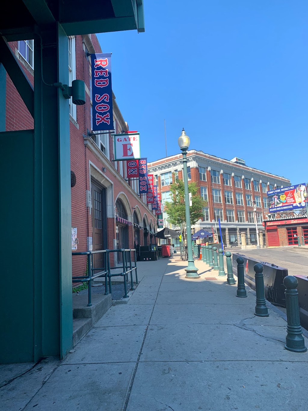 Cask n Flagon | restaurant | 62 Brookline Ave, Boston, MA 02215, USA | 6175364840 OR +1 617-536-4840