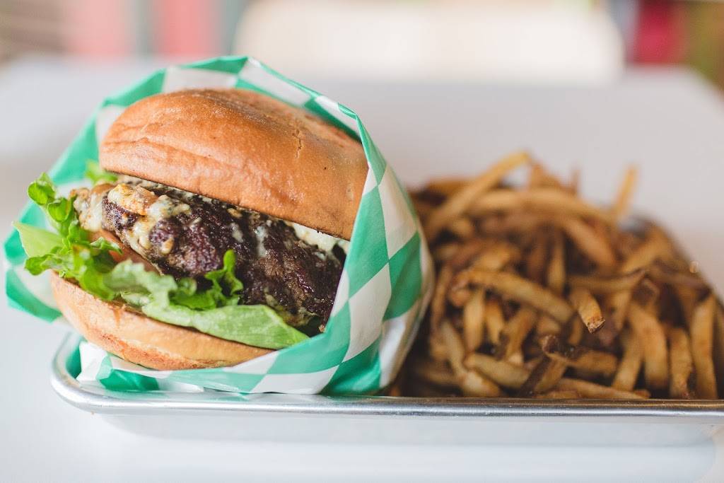 Mammoth Burger Company | restaurant | 8715 271st St NW, Stanwood, WA 98292, USA | 3605724500 OR +1 360-572-4500