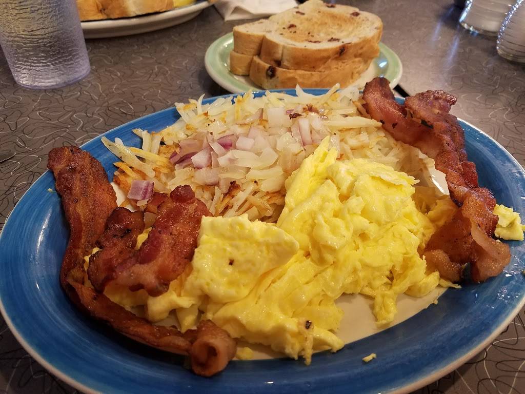 Carmens Cafe | cafe | 878 Jefferson St, Muskegon, MI 49440, USA | 2317266317 OR +1 231-726-6317