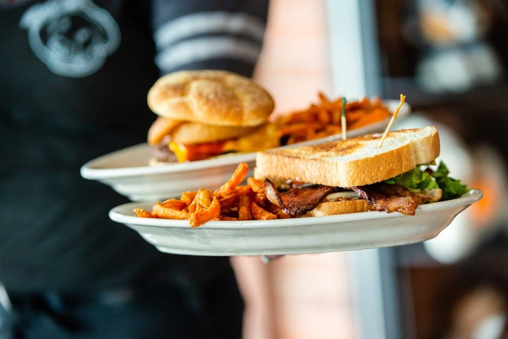 Brunos Family Restaurant & Bar | restaurant | 204 Center St E, Eatonville, WA 98328, USA | 3608327866 OR +1 360-832-7866