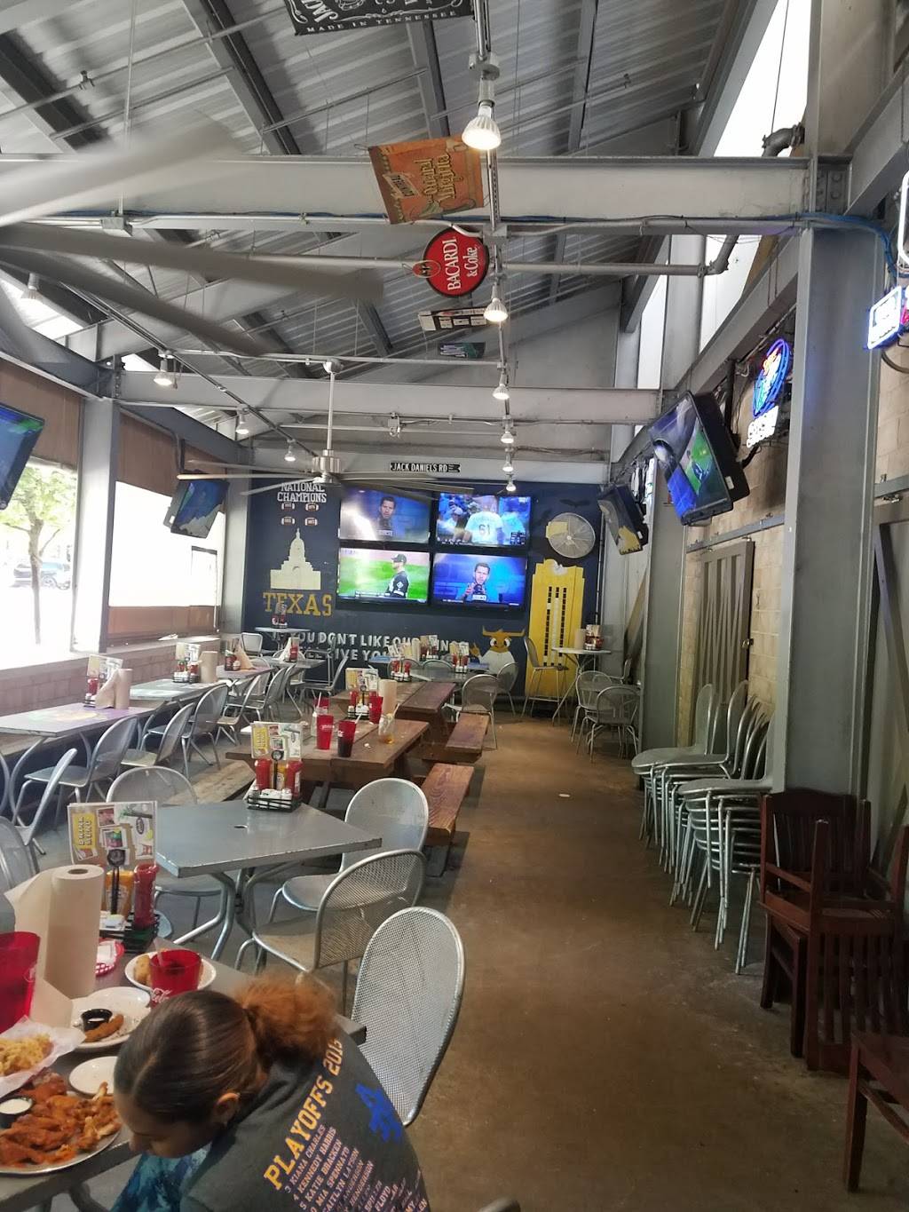 Pluckers Wing Bar | restaurant | 2222 Rio Grande St Ste D116, Austin, TX 78705, USA | 5124699464 OR +1 512-469-9464