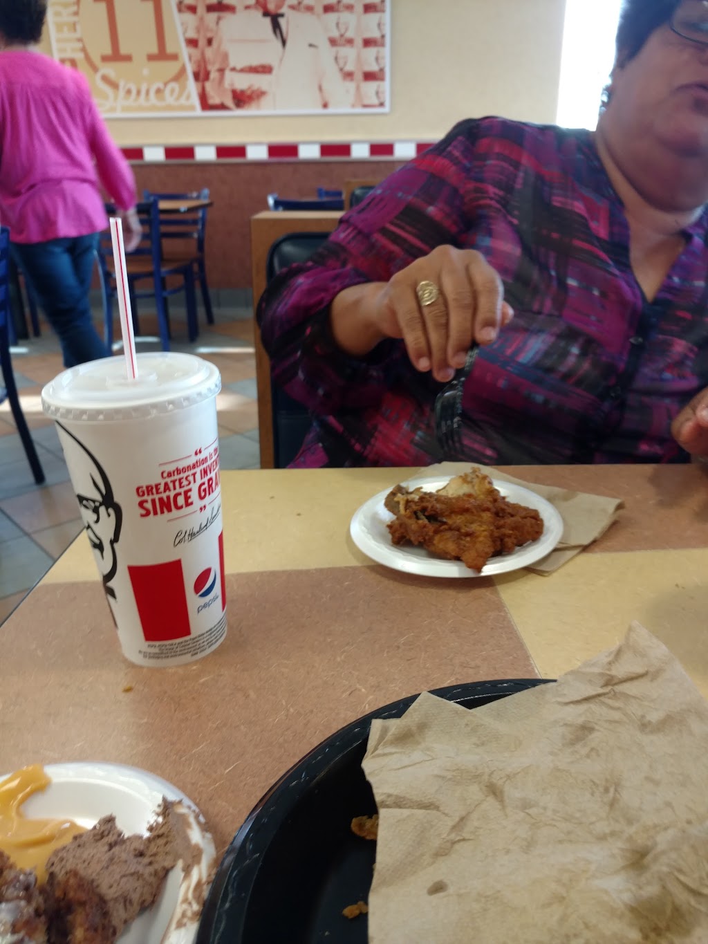 KFC | restaurant | 215 E 25th St, Kearney, NE 68847, USA | 3082377888 OR +1 308-237-7888