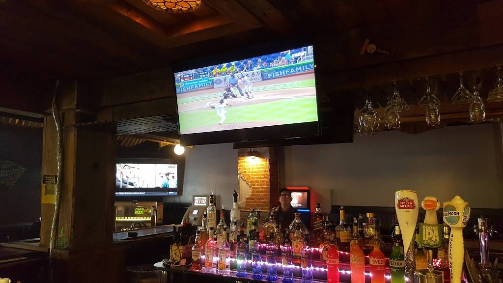 The Ugly Dog Saloon | restaurant | 2351 Noblestown Rd #1, Pittsburgh, PA 15205, USA | 4124583794 OR +1 412-458-3794