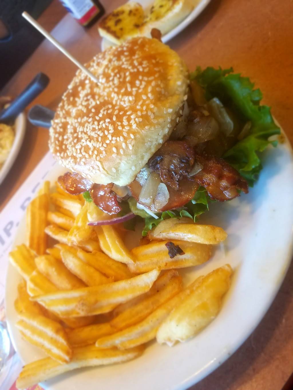 Dennys | restaurant | 7627 W 95th St, Hickory Hills, IL 60457, USA | 7085998666 OR +1 708-599-8666