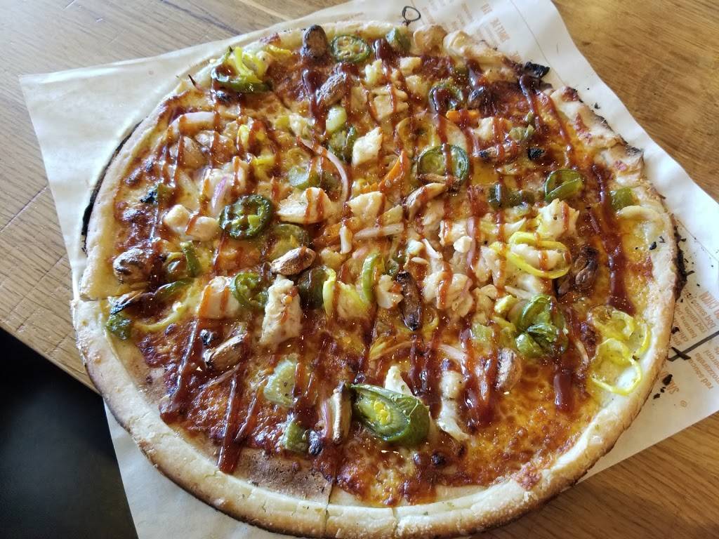 Blaze Pizza | meal takeaway | 600 Central Ave Ste 107, Highland Park, IL 60035, USA | 8472649261 OR +1 847-264-9261