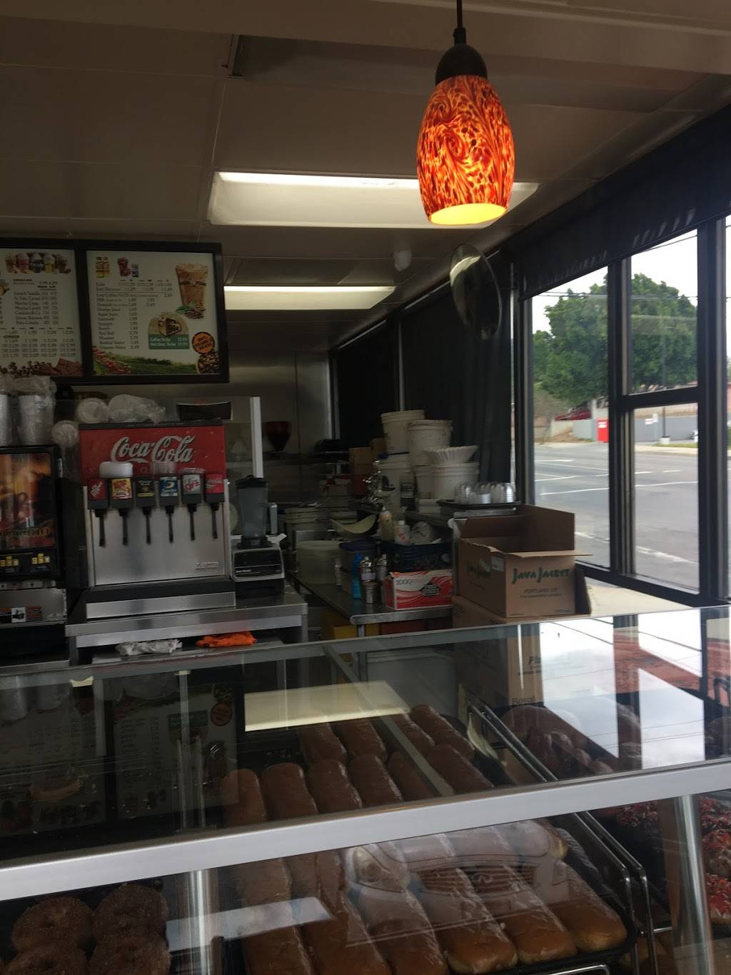 Yum Yum Donuts | cafe | 13501 Hubbard St, Sylmar, CA 91342, USA | 8183679800 OR +1 818-367-9800