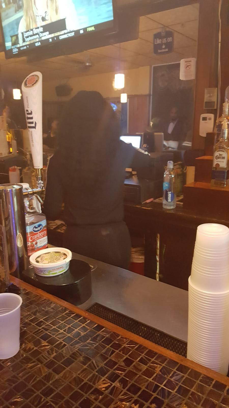 Happy Ours Bar & Grill | restaurant | 1622 Lee Rd, Cleveland, OH 44118, USA | 2163213335 OR +1 216-321-3335