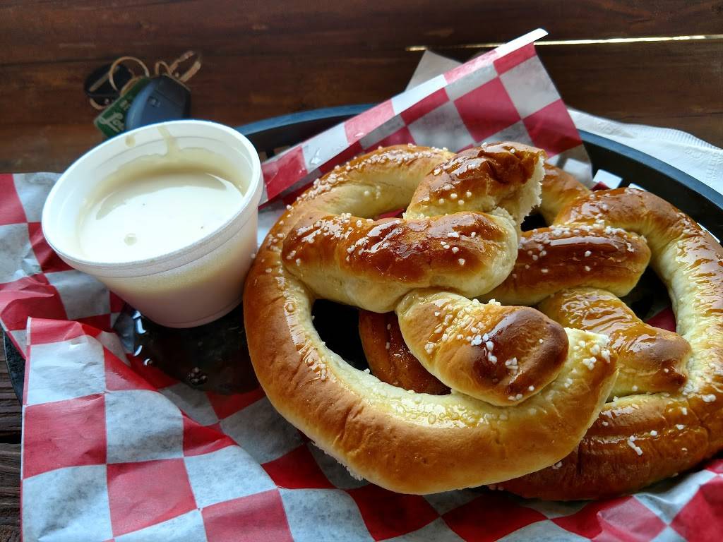 Apps & Taps | night club | 155 Pinnacle Ln, Mooresville, NC 28117, USA | 7046777648 OR +1 704-677-7648