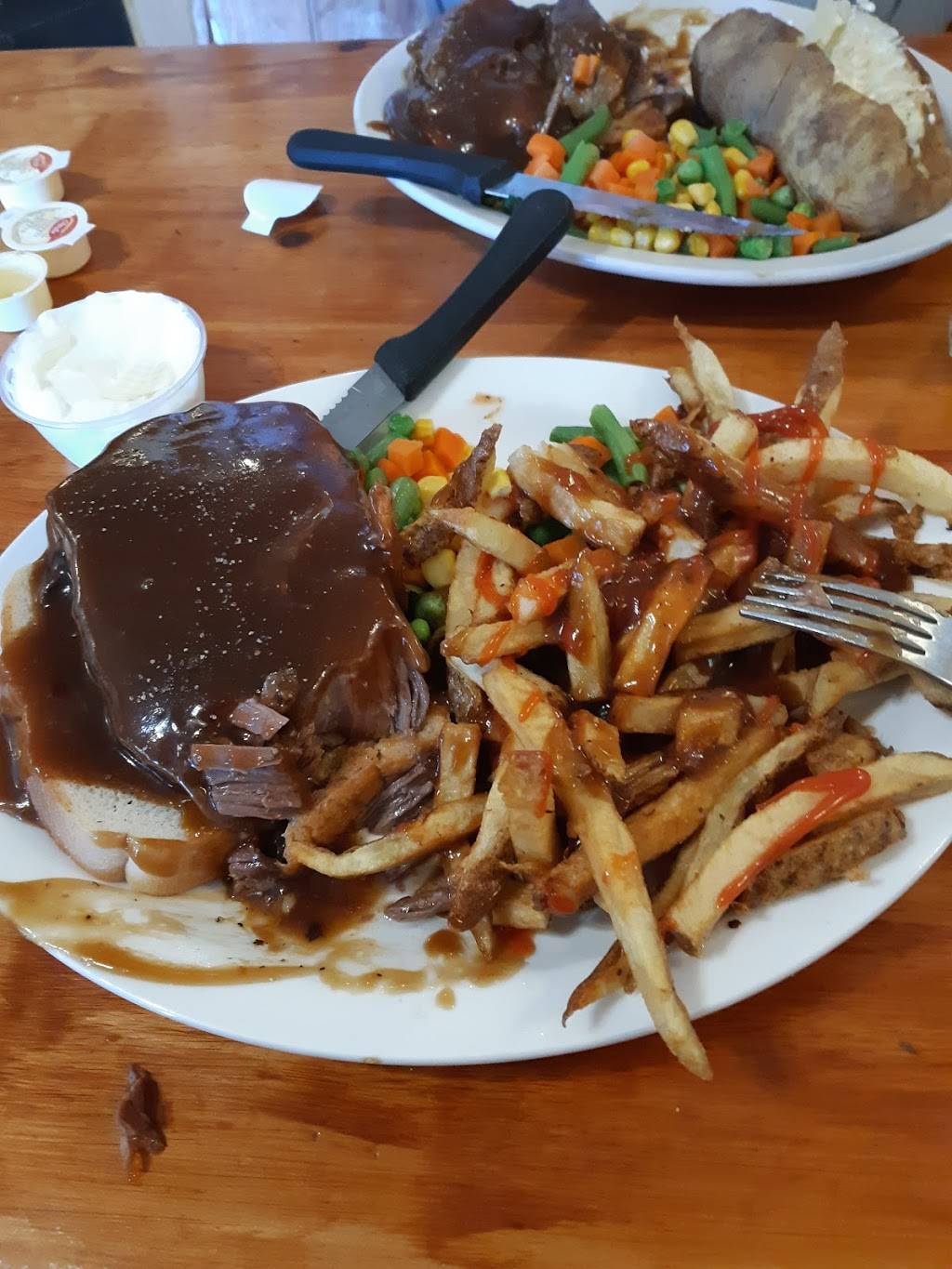 DNLs Restaurant | restaurant | 329 Main St, Sauble Beach, ON N0H 2G0, Canada | 5194222003 OR +1 519-422-2003