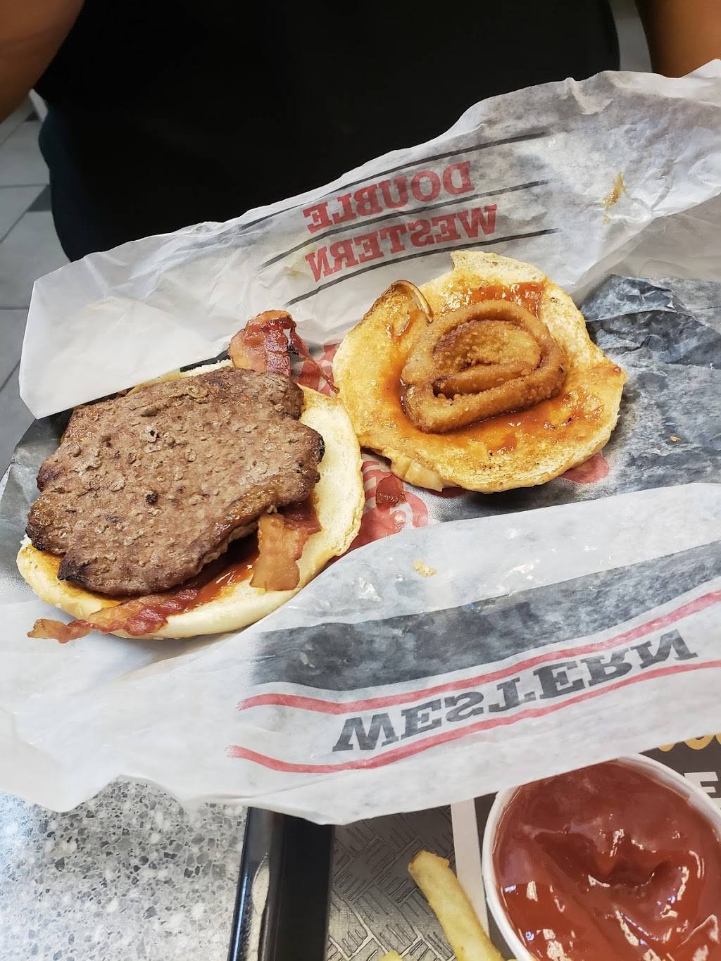 Carls Jr | restaurant | 1210 N Scottsdale Rd, Tempe, AZ 85281, USA | 4809660554 OR +1 480-966-0554