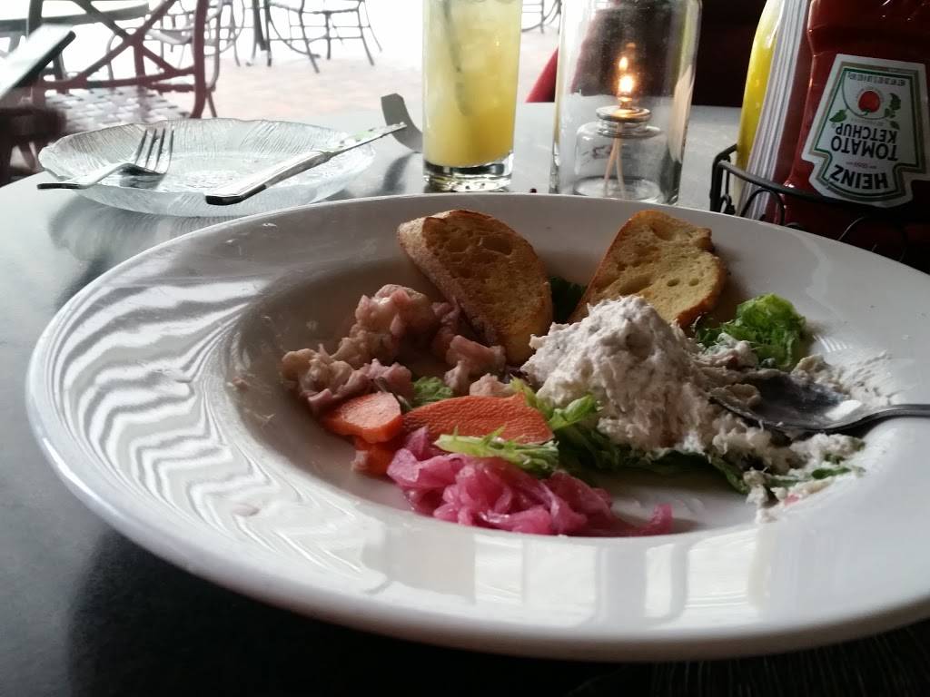 Slopeside Lounge | night club | 600 Highlands Pike, Harbor Springs, MI 49740, USA | 8442623637 OR +1 844-262-3637