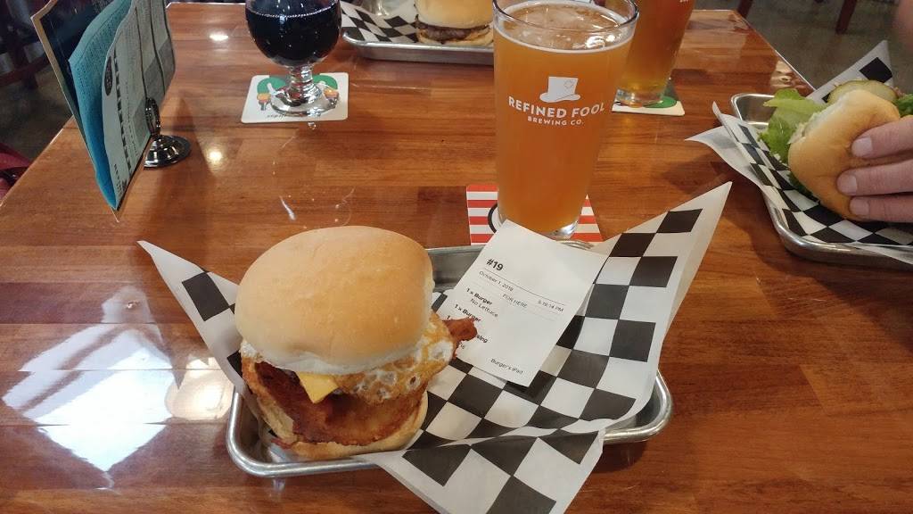 Refined Fool Brewing Company | restaurant | 1326 London Rd, Sarnia, ON N7S 1P7, Canada | 5197041665 OR +1 519-704-1665