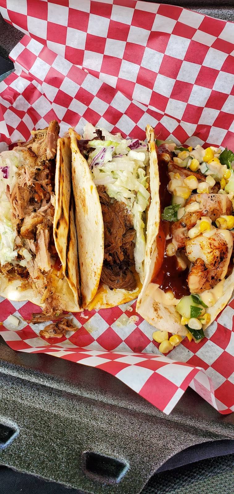 Smoked to the Bone Food Truck & Restaurant | restaurant | 365 Main Ave, De Pere, WI 54115, USA | 9204254338 OR +1 920-425-4338