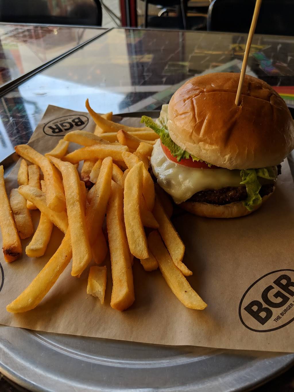 BGR The Burger Joint | restaurant | 229 Boardwalk Pl, Gaithersburg, MD 20878, USA | 3015697086 OR +1 301-569-7086