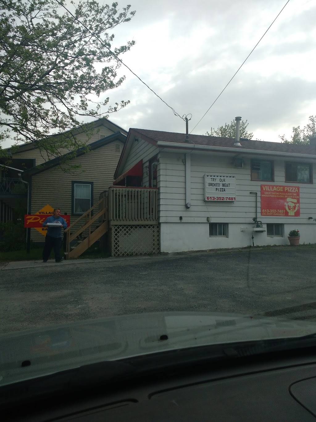 Village Pizza | restaurant | 426 Main Street Bath, Bath, ON K0H 1G0, Canada | 6133527481 OR +1 613-352-7481