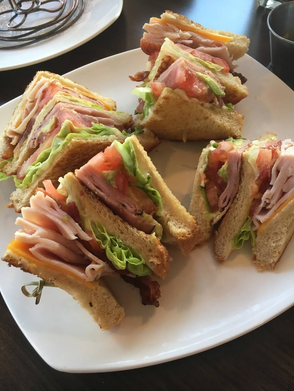 LagerHead Tavern | restaurant | 155 High Bluff Rd suite a, Hilton Head Island, SC 29926, USA | 8436812184 OR +1 843-681-2184